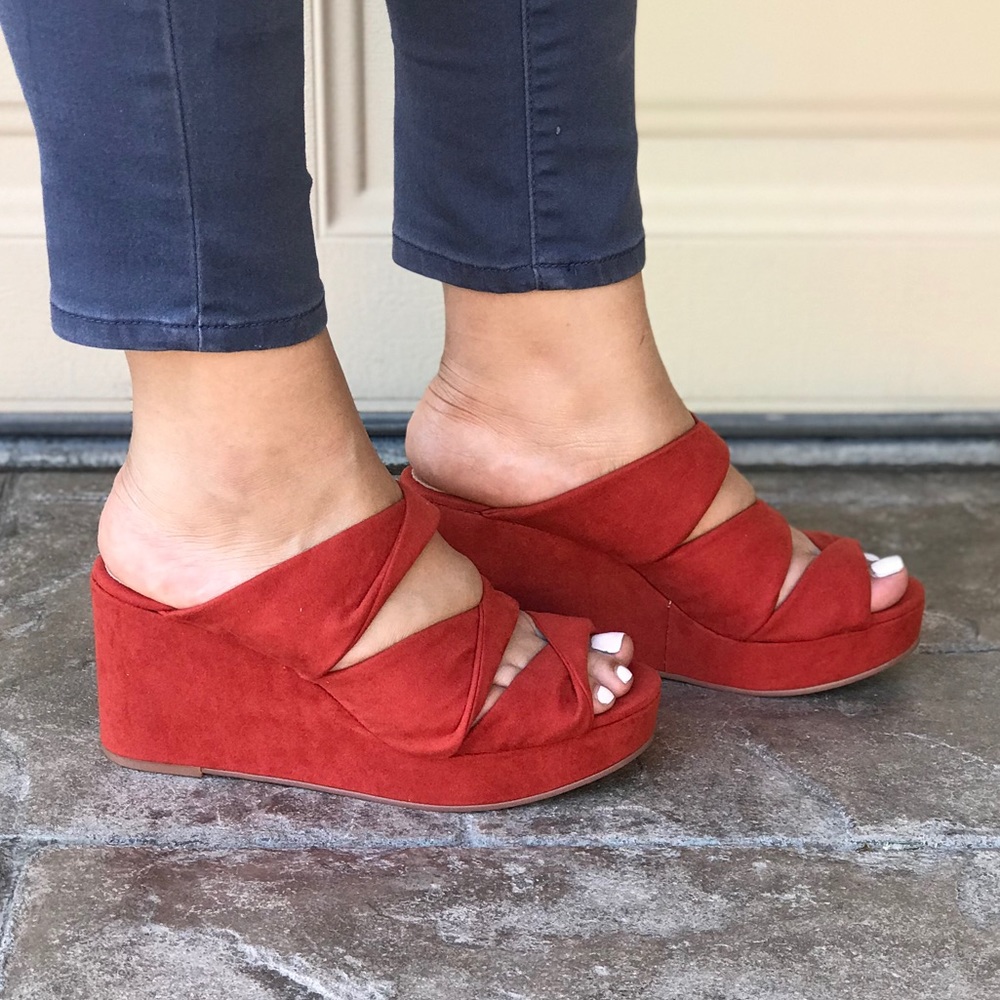 NIB Rust Twisted Upper Platform Wedge Sandals - Picture 2 of 5